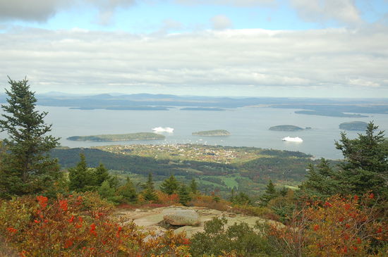 Blick auf Bar Harbor vom Cadillac Mountain aus