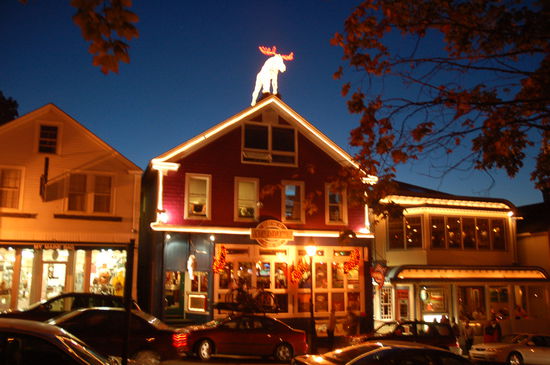 das Städtchen ist abends schön beleuchtet