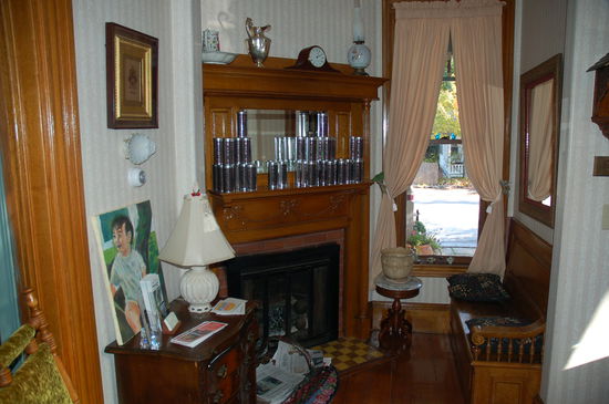 Der Kamin ist gleich beim Eingang