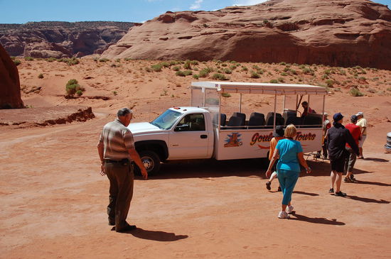 Dieser Wagen führt uns durch die herrliche Landschaft