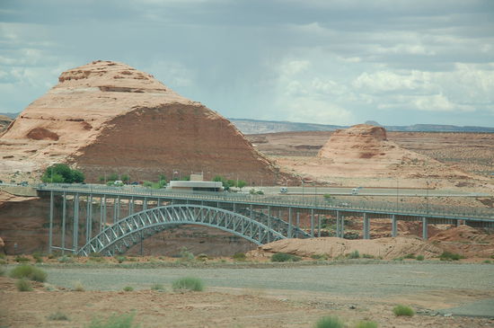 Fahrt über den Glen Canyon Dam