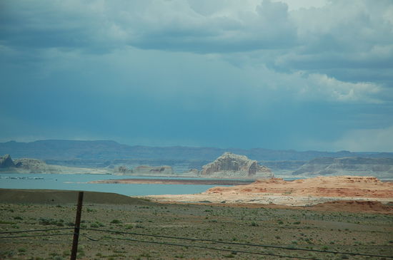 Gewitterwolken ziehen über dem Lake Powell auf