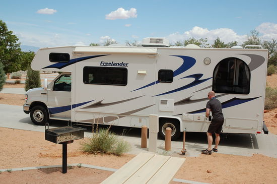 Mäthu stellt seinen Strassenbär