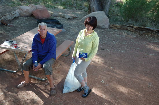 Eva präsentiert die Übeltäter der verstopften Toilette...