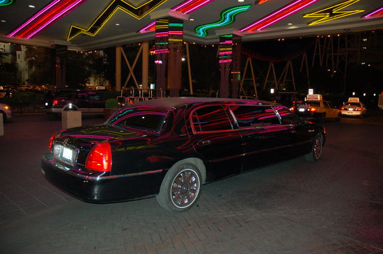 Das war eine schöne Feier! Wir haben übrigens am 3.6.1990 hier in Las Vegas geheiratet.