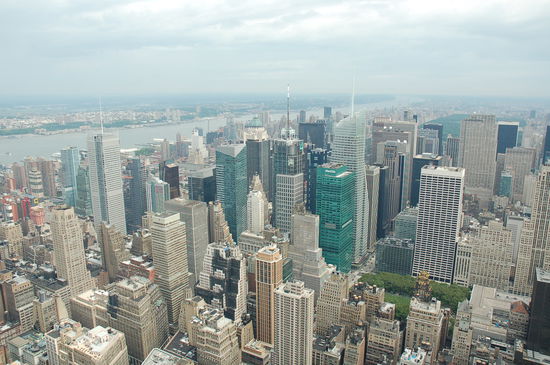 Blick gegen den Times Square - im Hintergrund der Hudson River und rechterhand der Central Park