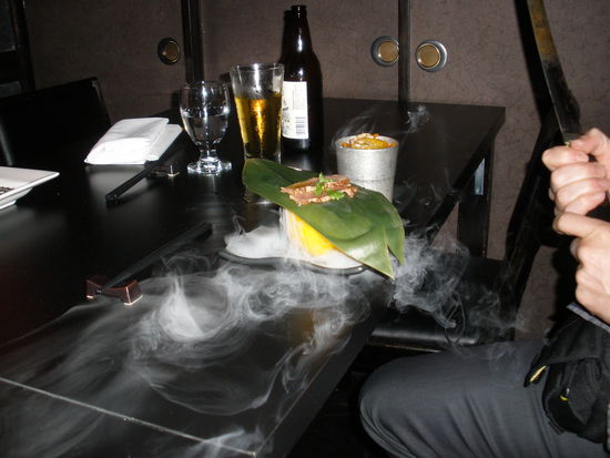 Da gibt es Mampf, der fröhlich vor sich her raucht