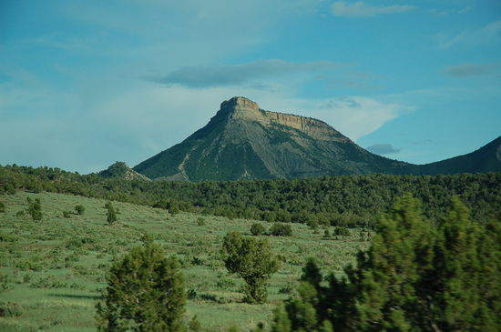 Der eindrucksvolle Berg gehört bereits zum Mesa Verde Nationalpark