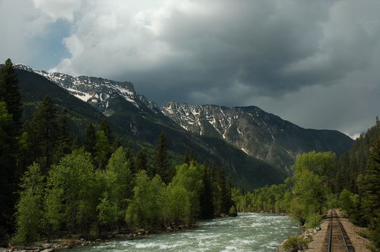 Dunkle Wolken ballen sich zusammen