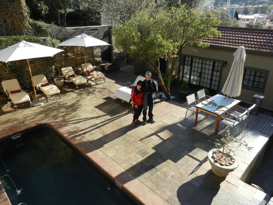 der Pool mit den Liegetühlen