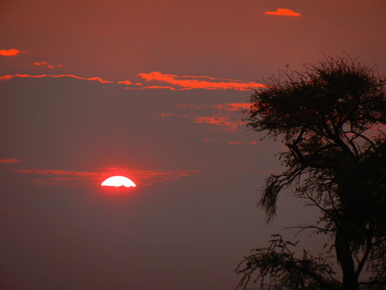 und dann verschwindet sie hinter einer Wolkenwand...