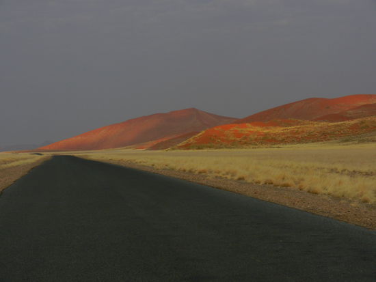die Sonne bahnt langsam ihren Weg durch die Wolken