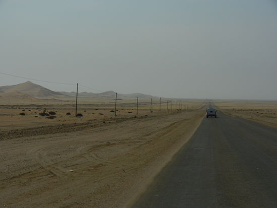 den Sanddünen entlang nach Swakopmund