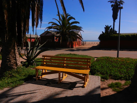 wir bummeln wieder der Arnold Schad Promenade entlang