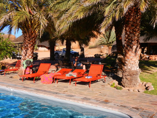 den Nachmittag verbringen wir am Pool