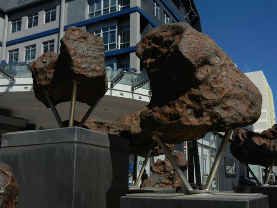 der Meteoritenbrunnen