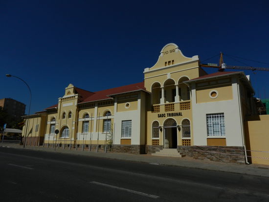 überall hat es schöne gepflegte Gebäude - viele mit deutscher Architektur