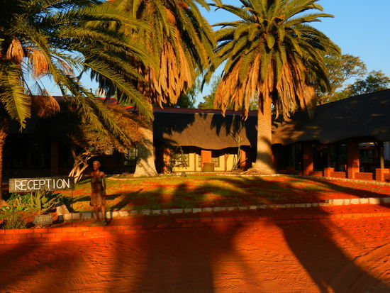 wir erreichen die Anib Lodge in der Kalahari Wüste