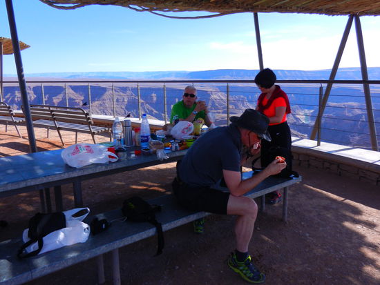 Picknick bei dieser Aussicht? Das erlebt man nicht jeden Tag.
