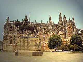 Das Dominikanerkloster wurde zum Dank über den Sieg Portugals nach der Schlacht von 1385 mit Kastilien errichtet. 150 Jahre dauerte die Bauphase.