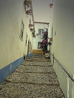 Doch auch das gibt es in Óbidos: stille Gassen.