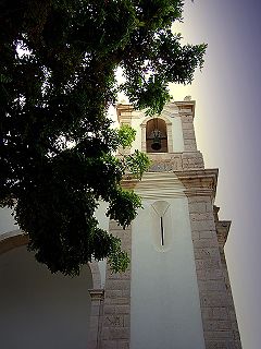Wenn die Turmuhr zweimal schlägt, können Besucher am Nachmittag wieder die Kirche von innen besuchen.