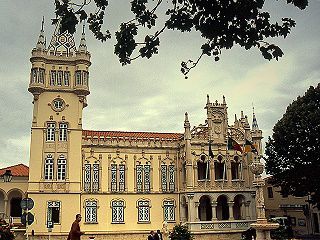 Erster Fotostopp ist das 1908 erbaute Rathaus im Zuckerbäckerstil.