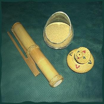 Souvenirs von den Ibans und Orang Aslis aus Malaysia - und natürlich: Sand
