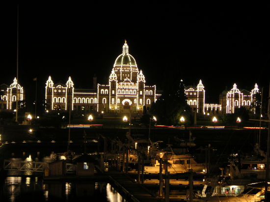 Parliament Building bei Nacht