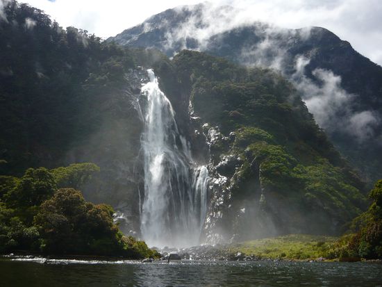 Bowen Falls, beeindruckende 150 m hoch...