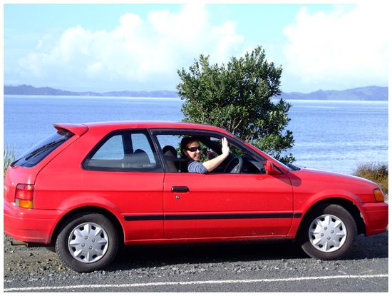 Andy im Auto, ich mal wieder draussen
beim Photos schießen... 