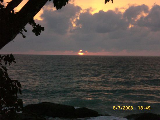 Wenn man ganz leise ist, kann man es zischen hören wenn die Sonne das Meer berührt! 