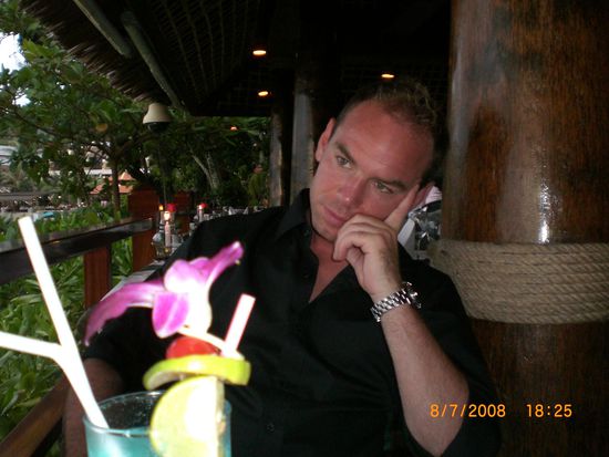 Verträumt schaut er in den Sonnenuntergang !!! 