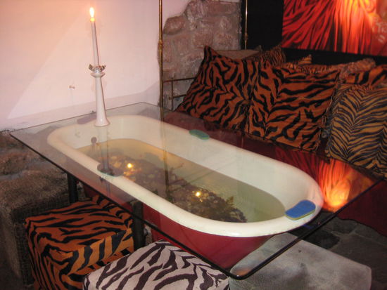 Restaurant in Cusco, eating on an Aquarium