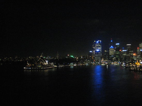 Sydney at night... oh I really need a better camera for such shots.