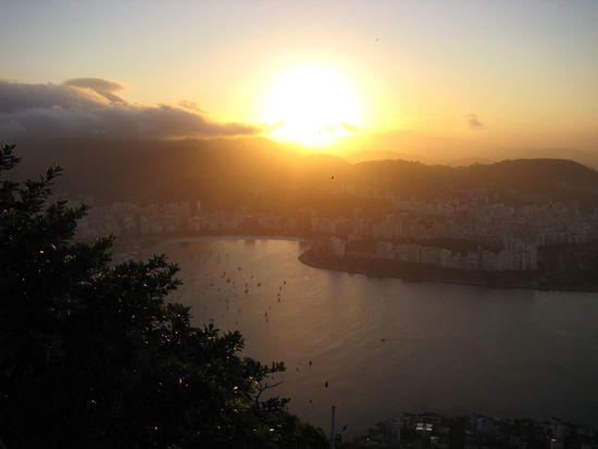 So sieht der Zuckerhut den Sonnenuntergang