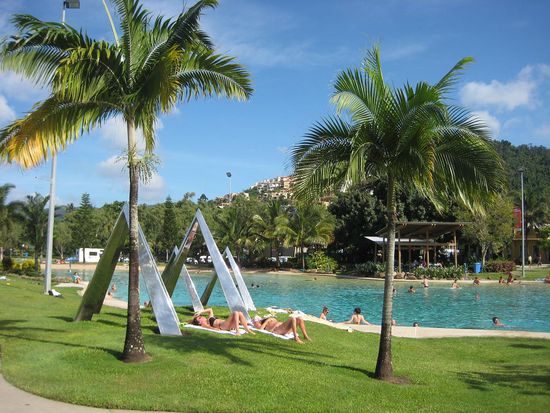 Lagoon (public pool) of Airlie Beach,
this is relaxing and save!