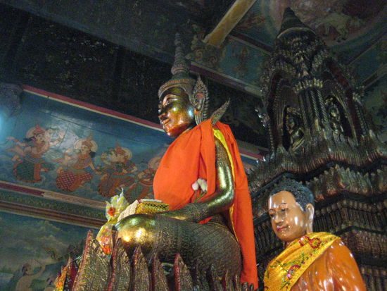 Wat Phnom, colourful, peaceful, beautiful