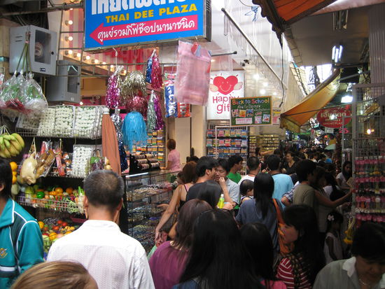Shopping in Chinatown, Bangkok