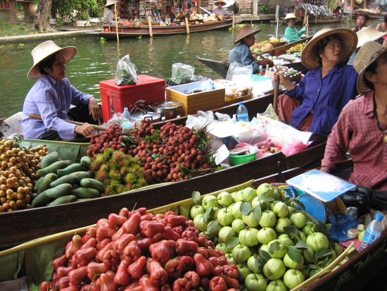 Damnoen Saduak Floating Market (schwimmender Markt), close to Bangkok