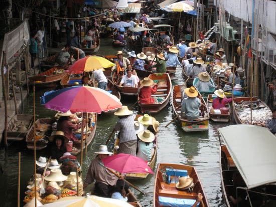 Damnoen Saduak Floating Market (schwimmender Markt), close to Bangkok