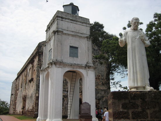 St. Paul´s Church and statue of St. Francis Xavier , Melaka