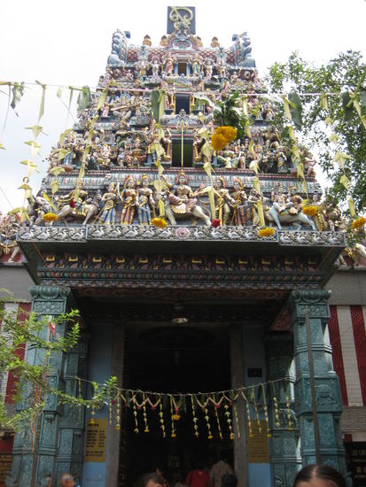 Temple in Little India (Sri Veeramakaliamman Temple), getting into the mood for real India...