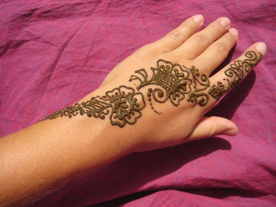 Drawing Henna