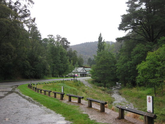 Strasse mit Bach (Walhalla)