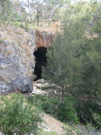 Eingang zu den "Abercrombie Caves"
