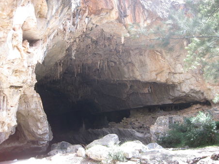 Eingang der Caves
