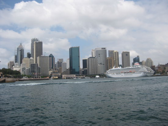 der Hafen von der Faehre aus