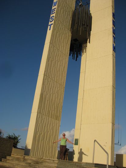 Elli auf der Grenze zwischen "Queensland" (links) und "New South Wales" (rechts)