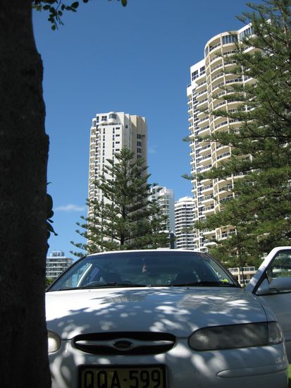 unser Campingplatz (sah nachts echt cool aus...)